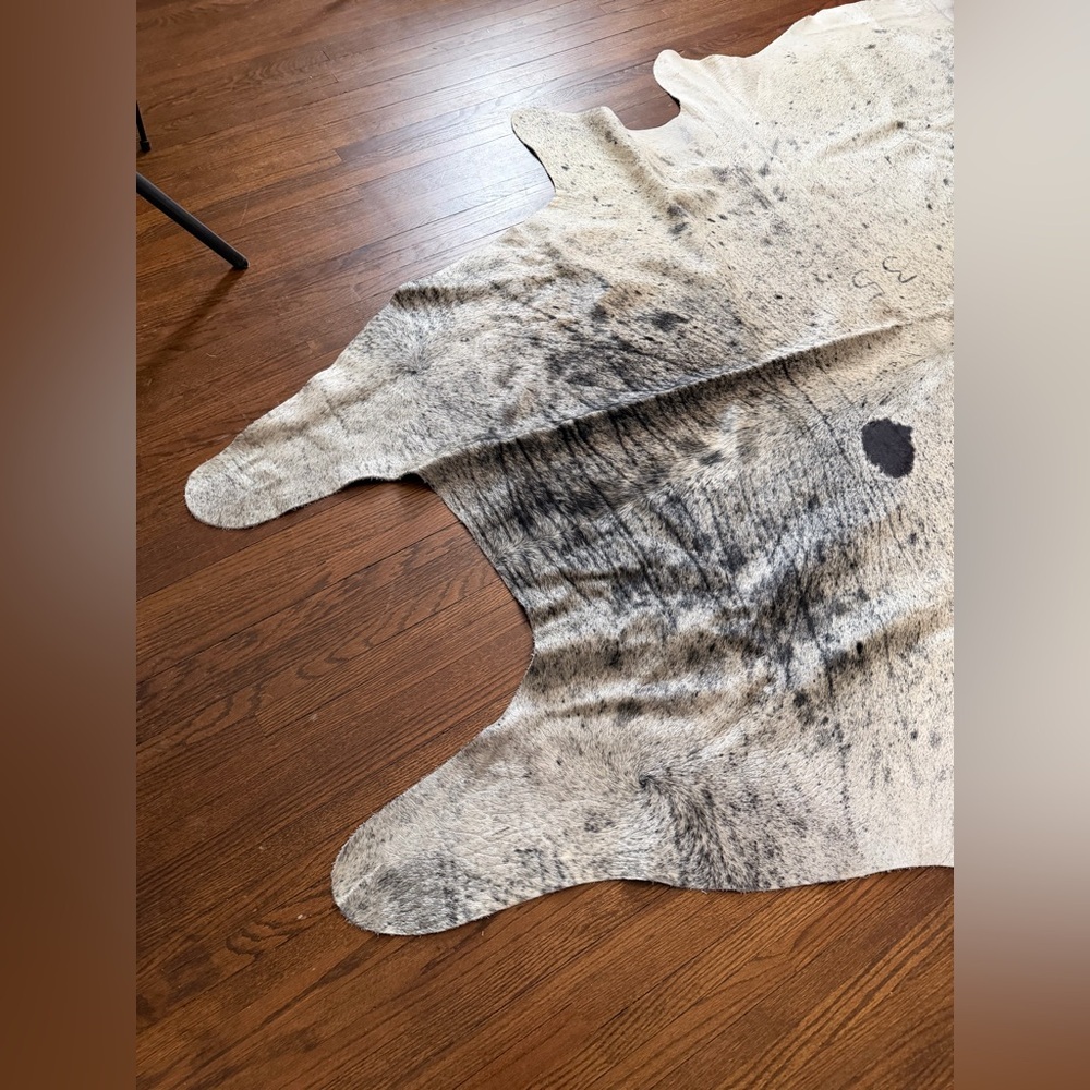 Natural Texas Cowhide Rug in Black and Cream - Picture 4 of 9